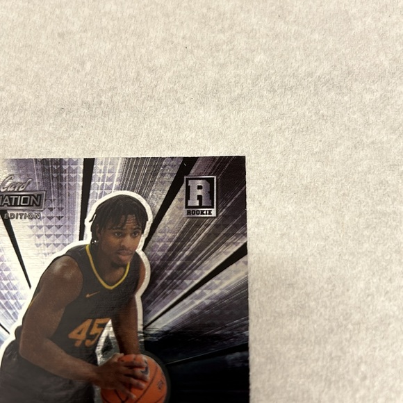 Rookie card of Sacramento Kings basketball Point Guard Davion Mitchell, mint - Picture 3 of 3